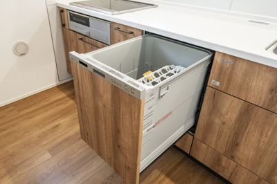 【キッチン】 | 〈FG〉本庄市日の出2丁目フルクラシルB棟 | 「深型」キッチン。「浅型」キッチンと比較して洗える量が多いのはもちろん、使用頻度も減らせるのが大きなポイント。