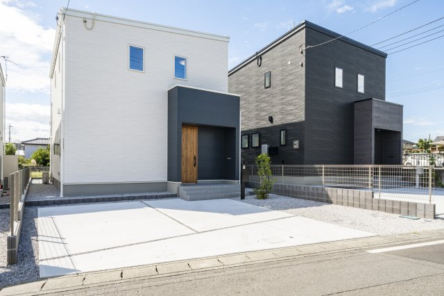 【前面道路含む現地写真】 | 〈FG〉本庄市日の出2丁目フルクラシルB棟 | 車通りがそこまで多くないので駐車もラクラク