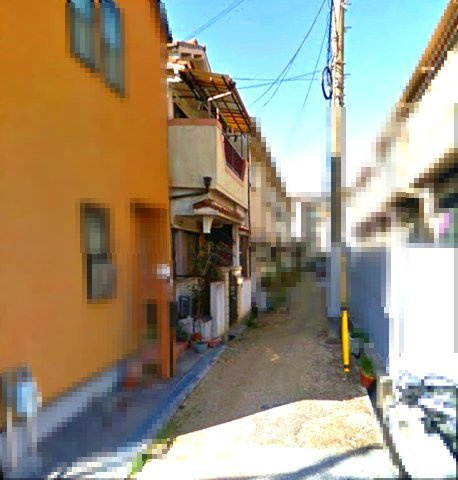 灘区高羽町3丁目の前面道路含む現地写真|全居室収納スペース付で広々住空間
