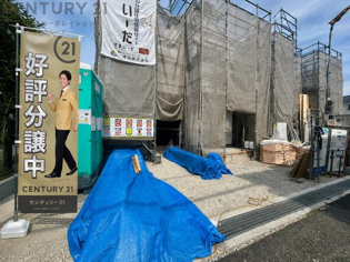 逆瀬川駅前の商業施設「アピア」にはスーパーや店舗が集まり、日用品の買い物に便利。宝塚第一小学校へは徒歩6分と近く、安心して通学できます。