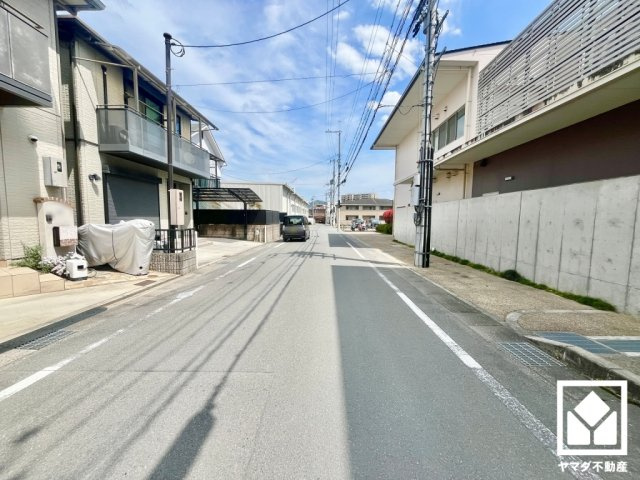 京田辺市三山木中央5丁目の前面道路含む現地写真