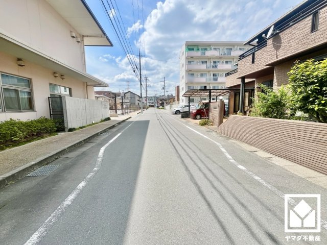 京田辺市三山木中央5丁目の前面道路含む現地写真