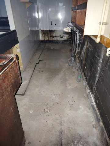 平塚市明石町の店舗事務所の駐車場
