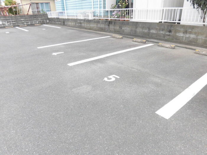 エトワールの駐車場