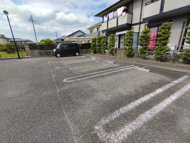 フローラルコートの駐車場
