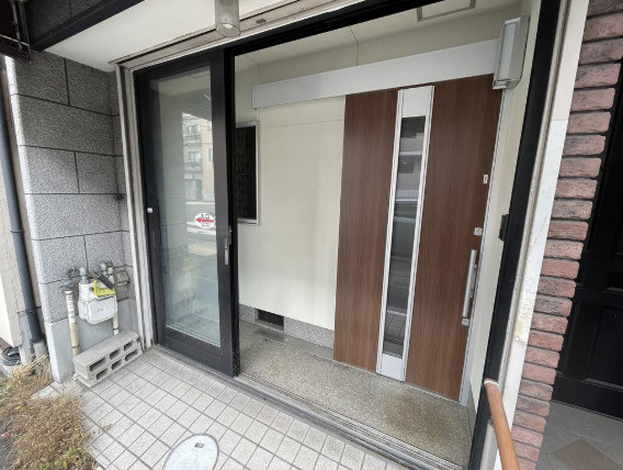 上京区中務町 中古戸建の玄関