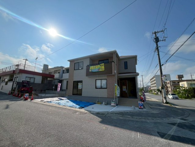 ハートフルタウンうるま市江洲全10棟（新築戸建て・分譲住宅）の前面道路含む現地写真