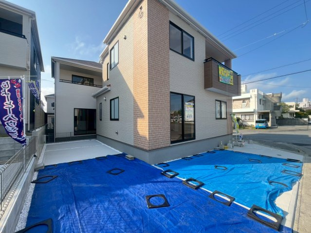 ハートフルタウンうるま市江洲全10棟（新築戸建て・分譲住宅）の前面道路含む現地写真