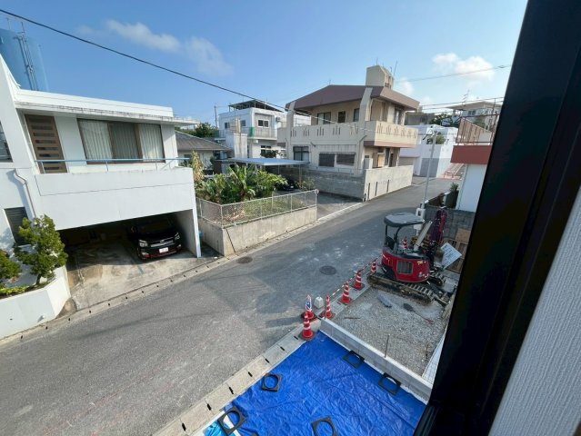 ハートフルタウンうるま市江洲全10棟（新築戸建て・分譲住宅）の前面道路含む現地写真