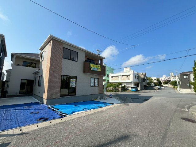 ハートフルタウンうるま市江洲全10棟（新築戸建て・分譲住宅）の前面道路含む現地写真