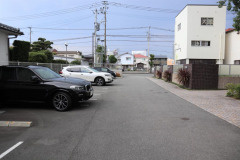 エル・グリシーヌの駐車場|駐車場があるので、車を買う予定の方も安心です