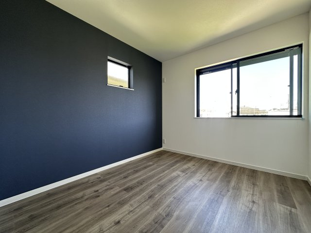 明石市大久保町江井島新築戸建の洋室|各居室に収納付。プライベートルームはゆったりと快適にお過ごしすることができます。