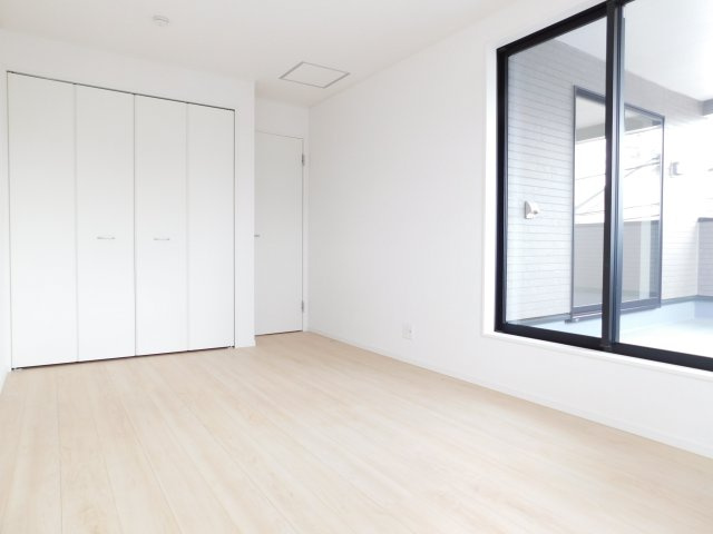 名古屋市港区福田１丁目の新築一戸建の洋室|◇洋室◇　　南面で明るい洋室７．７帖　全居室収納完備！　バルコニー利用可♪