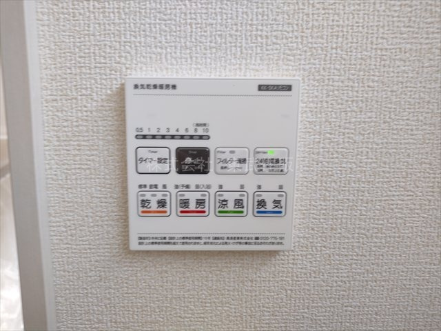 【冷暖房・空調設備】 | 入間郡越生町越生東６丁目　全４棟　2号棟 | 換気リモコン