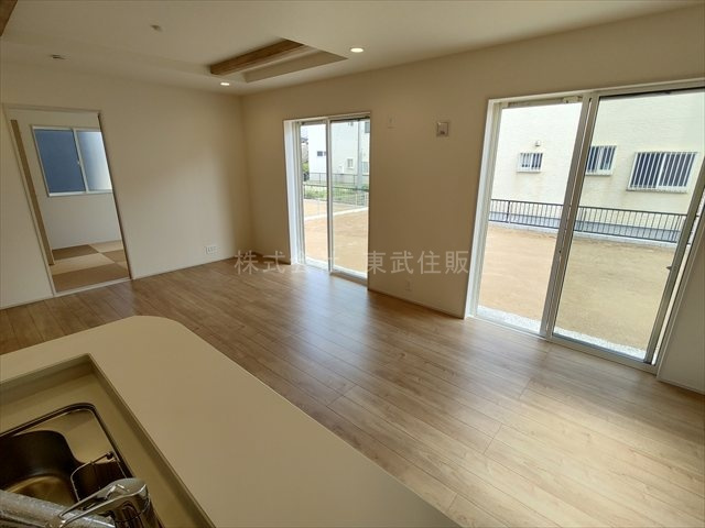 【ダイニング】 | 入間郡越生町越生東６丁目　全４棟　2号棟 | 食卓を囲むダイニング