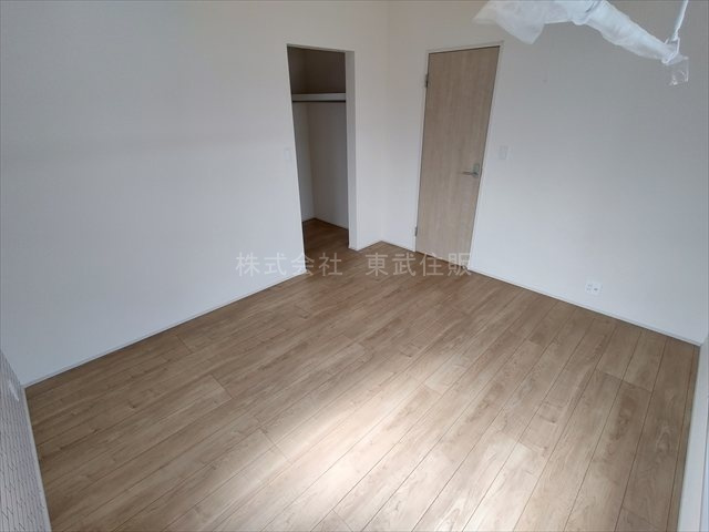 【寝室】 | 入間郡越生町越生東６丁目　全４棟　2号棟 | 洋室7.0帖、ゆとりの広さです