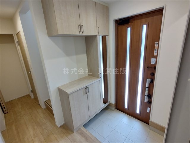 【玄関】 | 入間郡越生町越生東６丁目　全４棟　2号棟 | ゆったりとした玄関です
