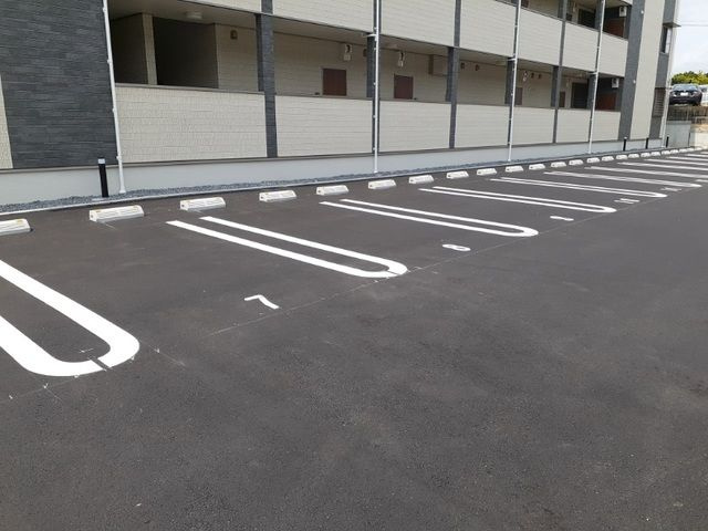 ツイテールⅡの駐車場