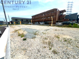 近隣にコンビニやスーパー、ドラッグストアなどがあり、日用品の買い物に便利。