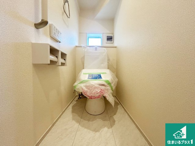 ◆泉佐野市日根野　新築一戸建てのトイレ|1・2階の2ヶ所にあるので、朝の忙しい時間の順番待ちもなく、深夜の利用にも大変便利です。