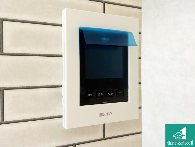 ◆泉佐野市日根野　新築一戸建てのセキュリティ|防犯に安心なカラーモニターインターホン！シンプルな洋室は、自分好みのインテリアが楽しめます♪ご家族とインテリアや家具を選びに行くのは新築購入時の醍醐味の一つです。ぜひお楽しみください♪