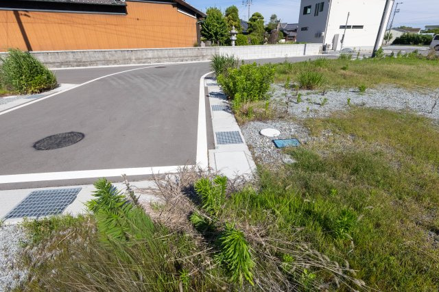 たつの市誉田町福田　売土地の前面道路含む現地写真
