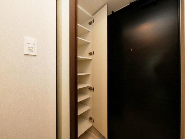 S-RESIDENCE福島Alovitaの玄関