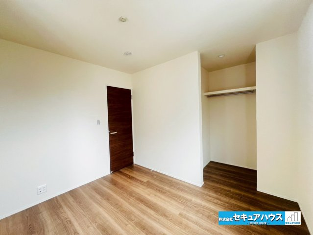 【同施工物件ご案内可能】刈谷市泉田町半崎　全2棟の内観：施工例|【洋室イメージ】
◆広々とした居住空間は日々の暮らしを彩り、心のやすらぎと満足感を与えてくれます。通風と採光を考慮した設計は子供たちはのびのび育ち、家族でくつろぎと団らんを生み出します。　　　　　　　