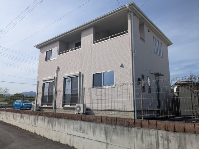 中古戸建　高崎市楽間町の外観|きれいな外観です。明るい日差しが差し込みます。