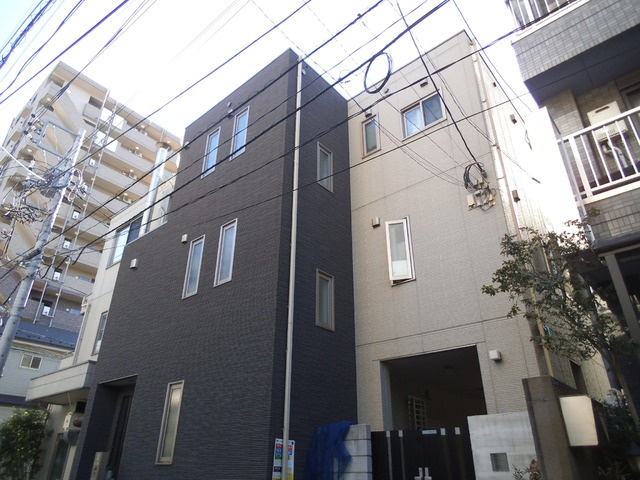 プリマヴェーラ梅の木の外観|外観が二色になっていてお洒落ですね