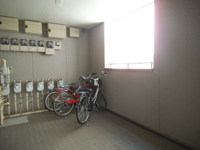 プリマヴェーラ梅の木のその他共用部分|駐輪場は建物１階部分にあります