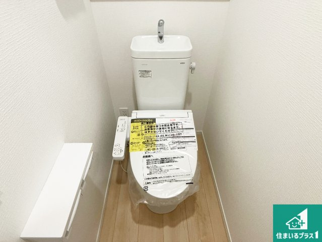 姫路市広畑区蒲田　第13期　新築一戸建てのトイレ|1・2階の2ヶ所にあるので、朝の忙しい時間の順番待ちもなく、深夜の利用にも大変便利です。