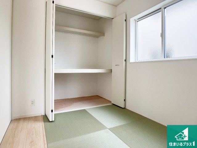 姫路市広畑区蒲田　第13期　新築一戸建ての和室|一室あると便利な和室は客間としてだけでなく、小さなお子様のプレイルームや食後のくつろぎスペースとしてもご利用いただけます。収納もついていますので大活躍間違いなし！