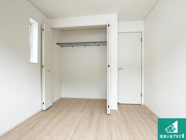 姫路市広畑区蒲田　第13期　新築一戸建ての洋室|収納スペースが充実しているので子供の成長に合わせてたくさん収納ができます！家族構成に合わせた様々な活用ができる収納！