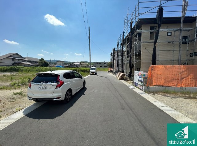 泉佐野市日根野　新築一戸建ての前面道路含む現地写真|周辺は落ち着いた街並みの住宅地！子育てがしやすい住環境です！まだ未完成ですが、現地でしかわからない事もございます。是非一度ご覧ください。