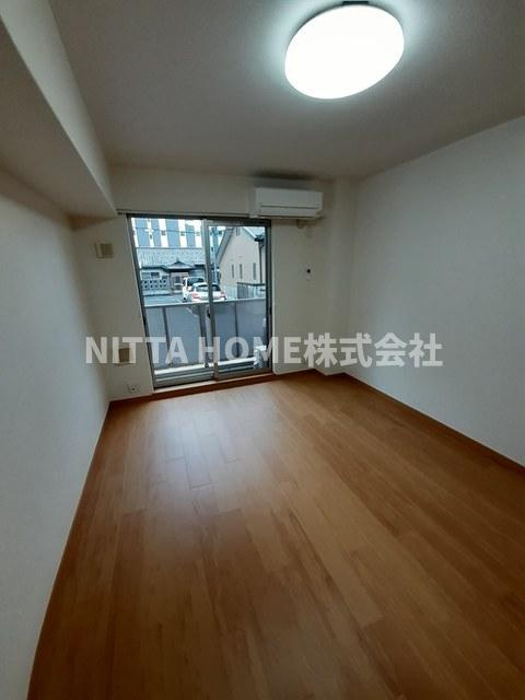 インフィニティーの居間・リビング|角部屋◇７．６帖の洋室のお部屋です＊