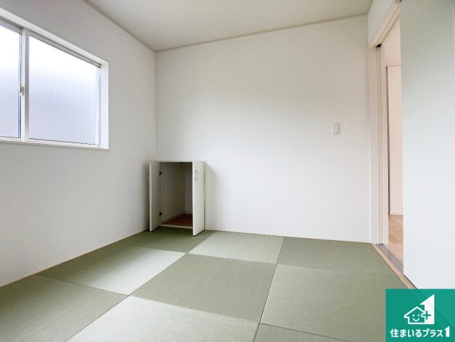 姫路市広畑区蒲田　第12期（第4期）　新築一戸建ての和室|一室あると便利な和室は客間としてだけでなく、小さなお子様のプレイルームや食後のくつろぎスペースとしてもご利用いただけます。収納もついていますので大活躍間違いなし！