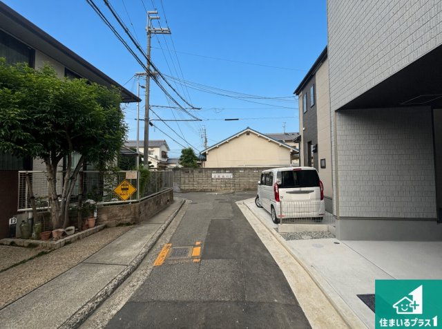 26(土)27(日)現地説明会！◆堺市東区日置荘西町　新築一戸建ての前面道路含む現地写真|車通りの少ない前面道路！お子様がいらっしゃるご家族でも安心！