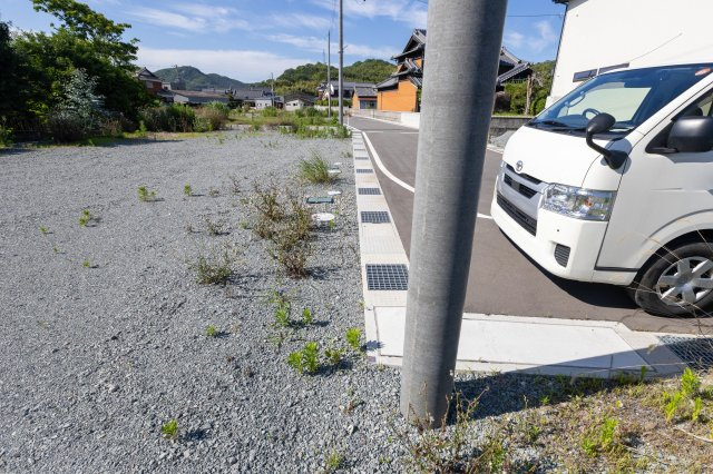 たつの市誉田町福田　売土地の前面道路含む現地写真