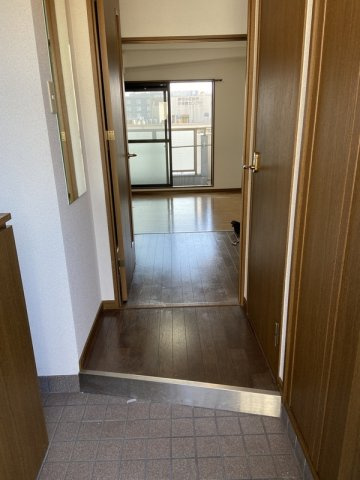 レジデンス川原の玄関