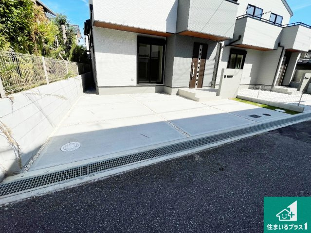 ■宝塚市中州　新築一戸建ての駐車場|駐車スペース！散水栓があるので、こまめに愛車を洗えます！