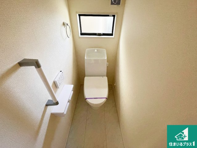 ■宝塚市中州　新築一戸建てのトイレ|1・2階の2ヶ所にあるので、朝の忙しい時間の順番待ちもなく、深夜の利用にも大変便利です。