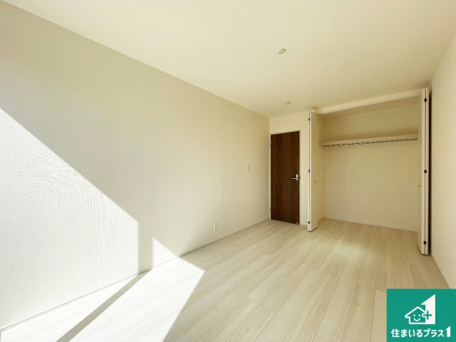■宝塚市中州　新築一戸建ての洋室|シンプルな洋室は、自分好みのインテリアが楽しめます♪ご家族とインテリアや家具を選びに行くのは入居時の醍醐味の一つです。ぜひお楽しみください♪