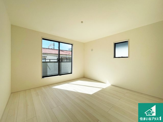 ■宝塚市中州　新築一戸建ての洋室|シンプルな洋室は、自分好みのインテリアが楽しめます♪ご家族とインテリアや家具を選びに行くのは物件購入時の醍醐味の一つです。ぜひお楽しみください♪