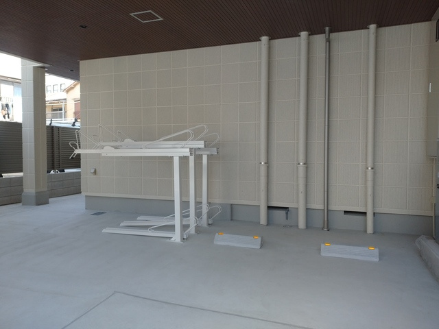 （シニア限定）ヘーベルVillage町屋の駐車場|★敷地内駐車場★駐輪場★