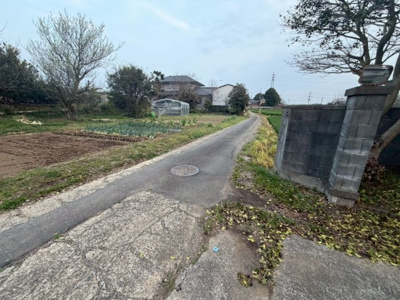 【前面道路含む現地写真】 | 常総市花島町　中古戸建 | 前面道路含む現地写真です