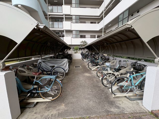パームスクエアジェームス山 の駐輪場