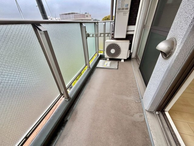 RUTS 総社本町のバルコニー