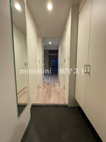 コンフォリア・リヴ淡路町一丁目の玄関