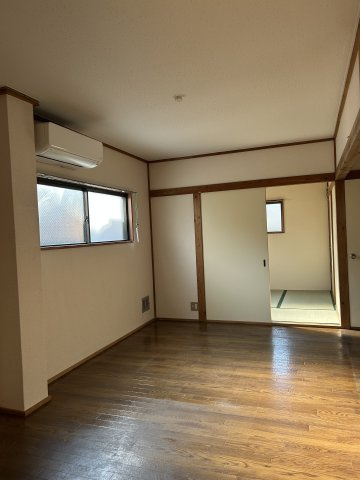 コーポヤマダの洋室